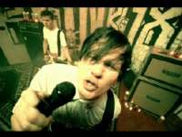 blink-182 - Des Gang Members dans "Down"