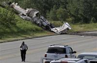 blink-182 - Travis Barker and DJ AM injuried in a plane crash blink-182 - Travis Barker and DJ AM injuried in a plane crash