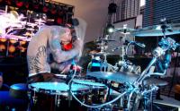 Plus 44 - New actualité - bras de Travis Barker Plus 44 - New actualité - bras de Travis Barker