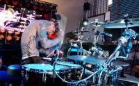 Plus 44 - New actualit - bras de Travis Barker